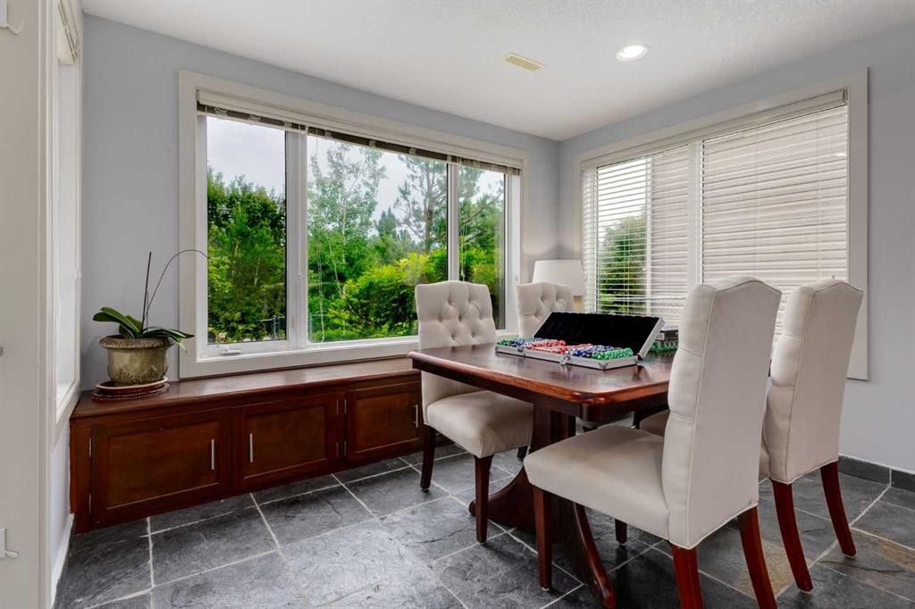 77 Royal Highland Road Nw, Calgary, AB