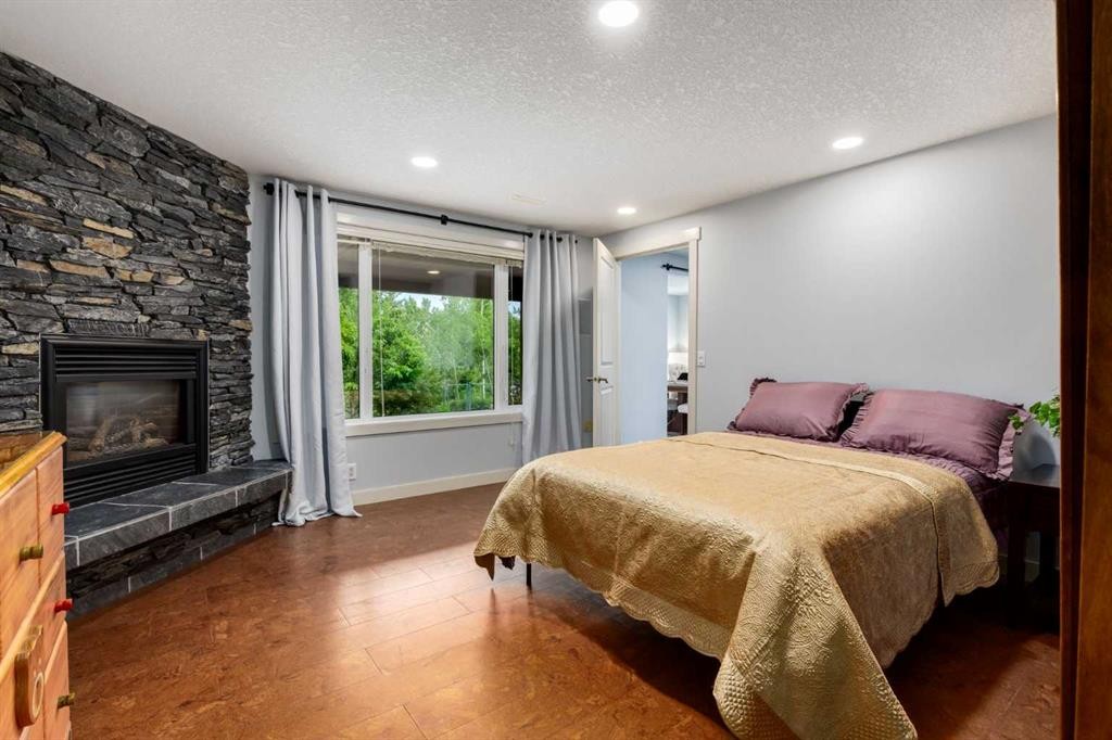 77 Royal Highland Road Nw, Calgary, AB