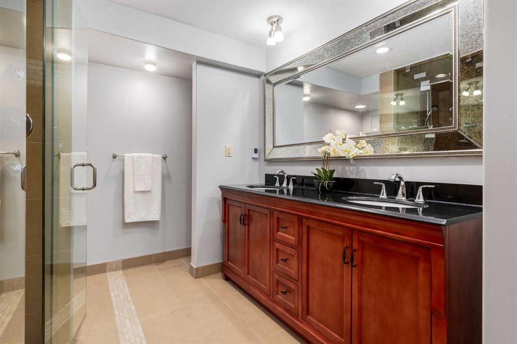 77 Royal Highland Road Nw, Calgary, AB