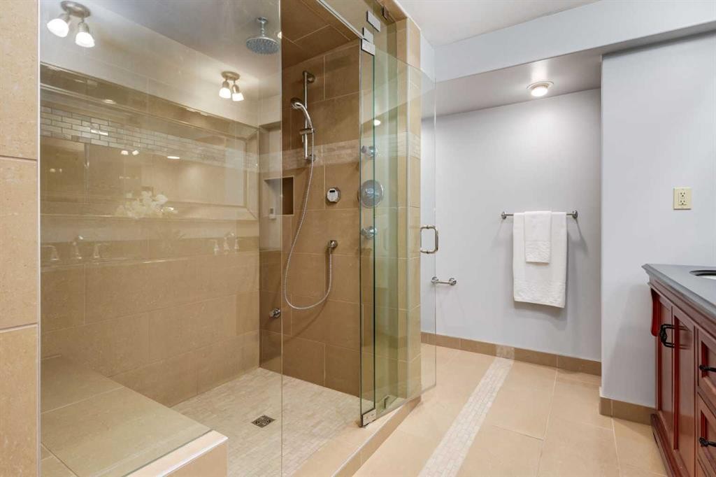 77 Royal Highland Road Nw, Calgary, AB
