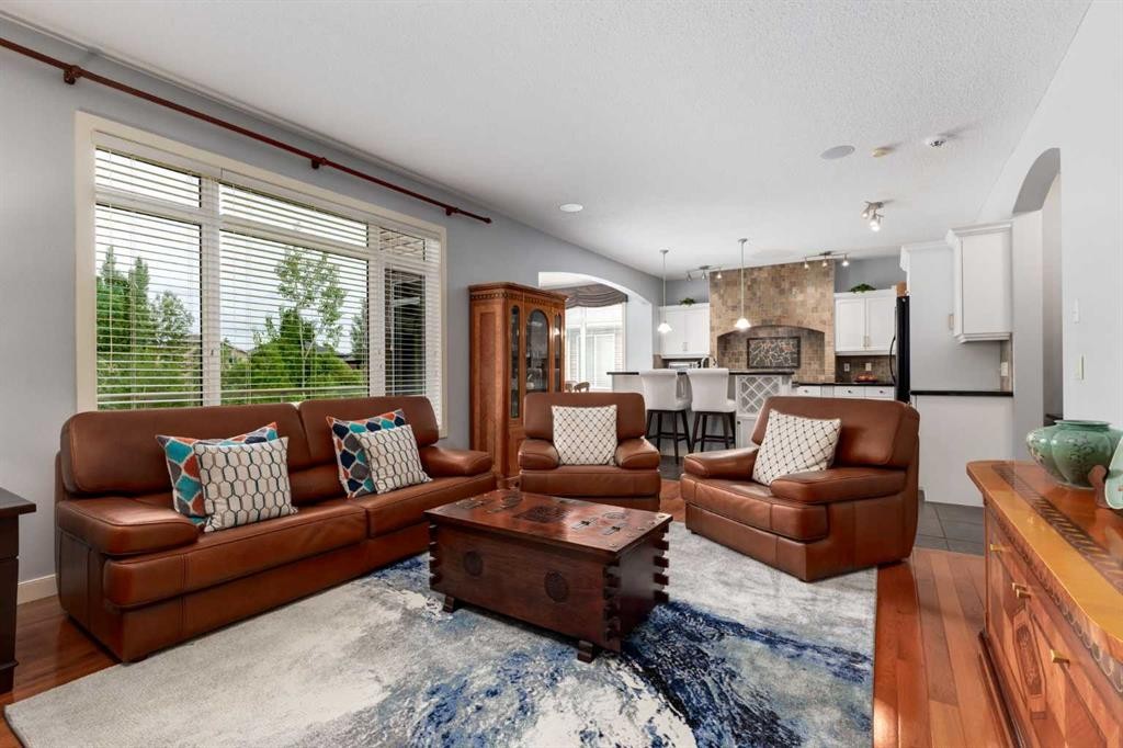 77 Royal Highland Road Nw, Calgary, AB