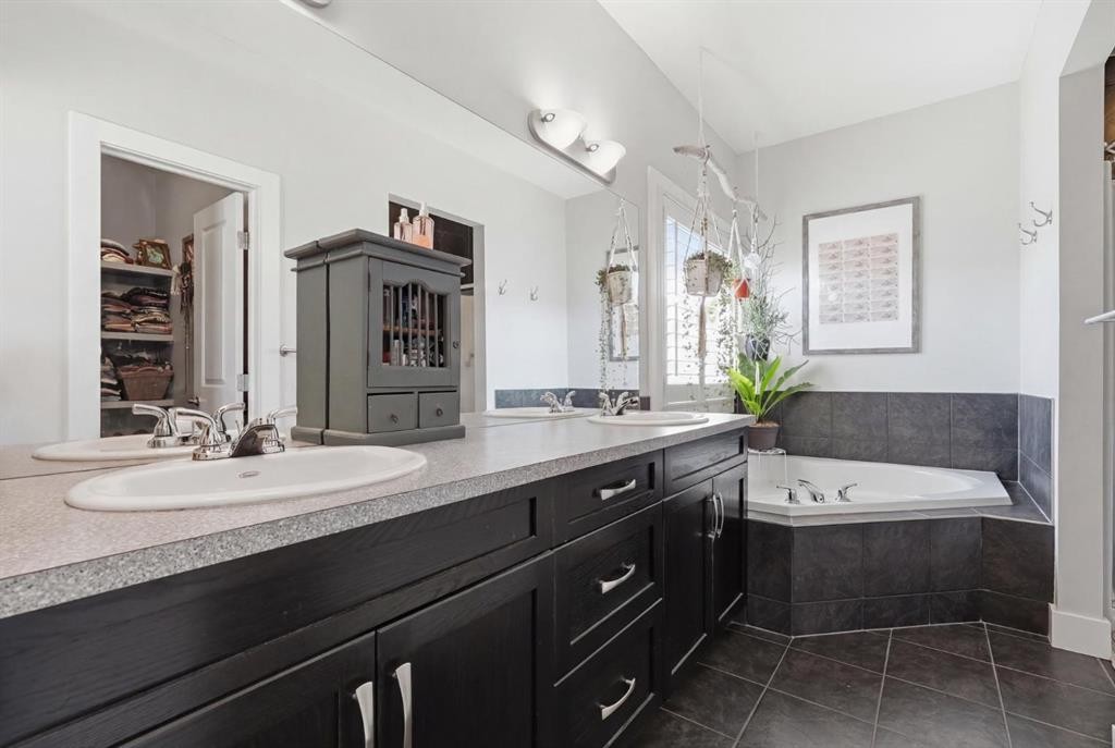 93 Heritage Hill, Cochrane, AB