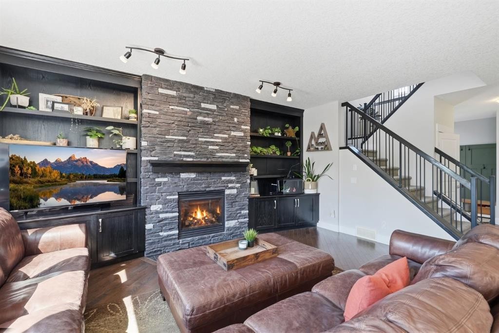 93 Heritage Hill, Cochrane, AB