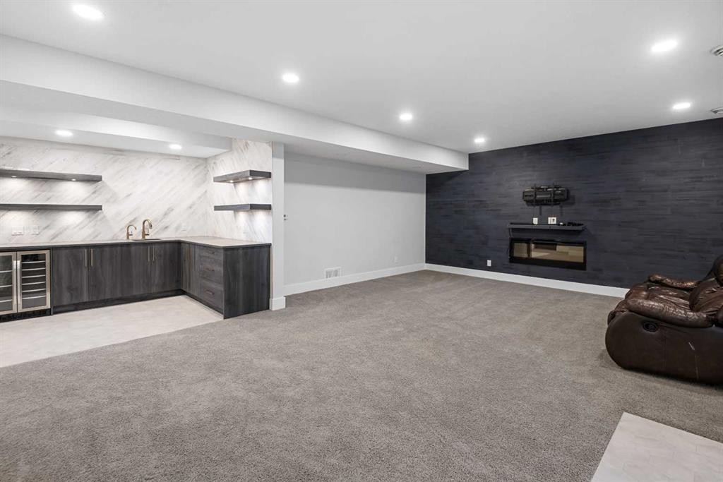 45 Rockcliff Heights Nw, Calgary, AB - Indoor