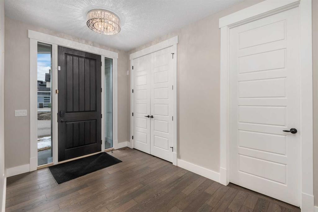 45 Rockcliff Heights Nw, Calgary, AB - Indoor Photo Showing Other Room
