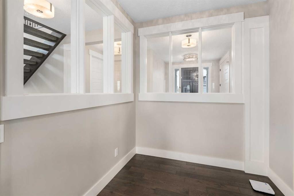 45 Rockcliff Heights Nw, Calgary, AB - Indoor Photo Showing Other Room