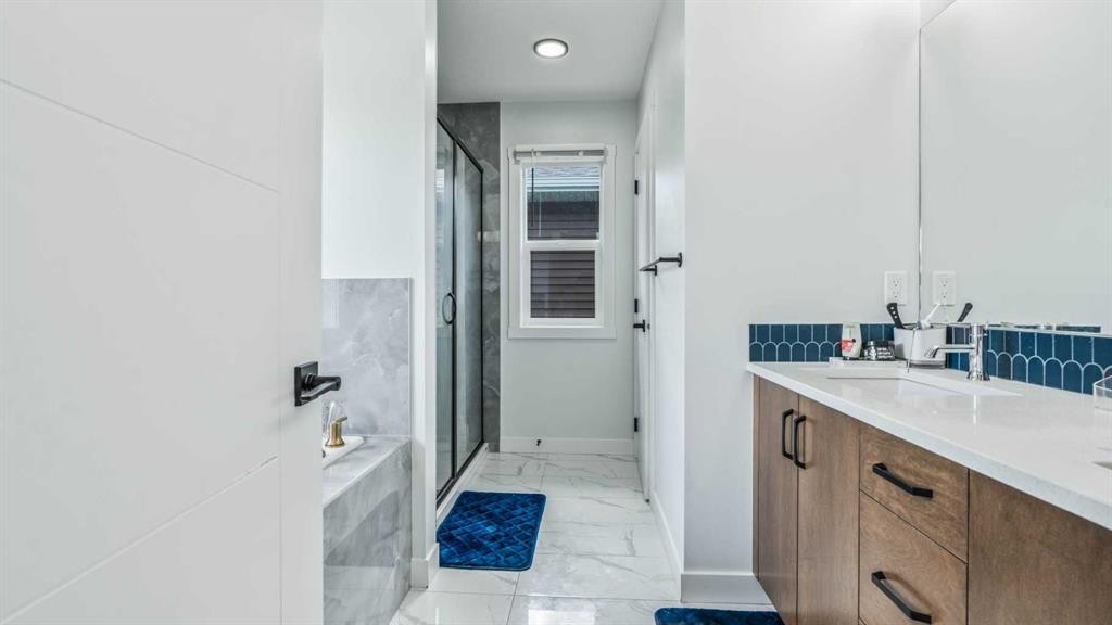 18 Clearwater Lane, Chestermere, AB