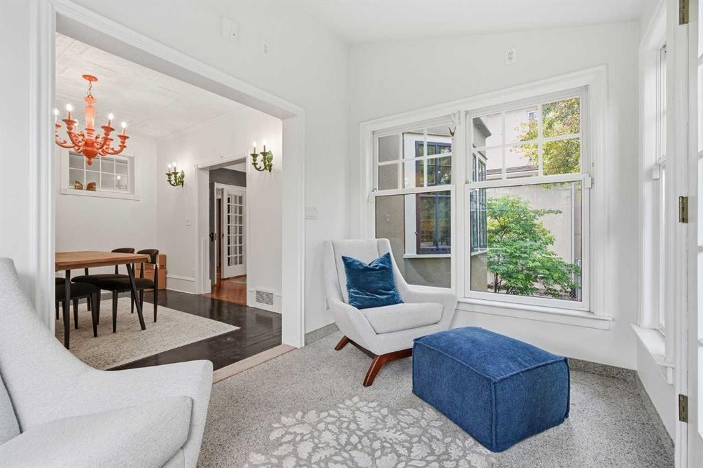 615 Crescent Boulevard Sw, Calgary, AB - Indoor