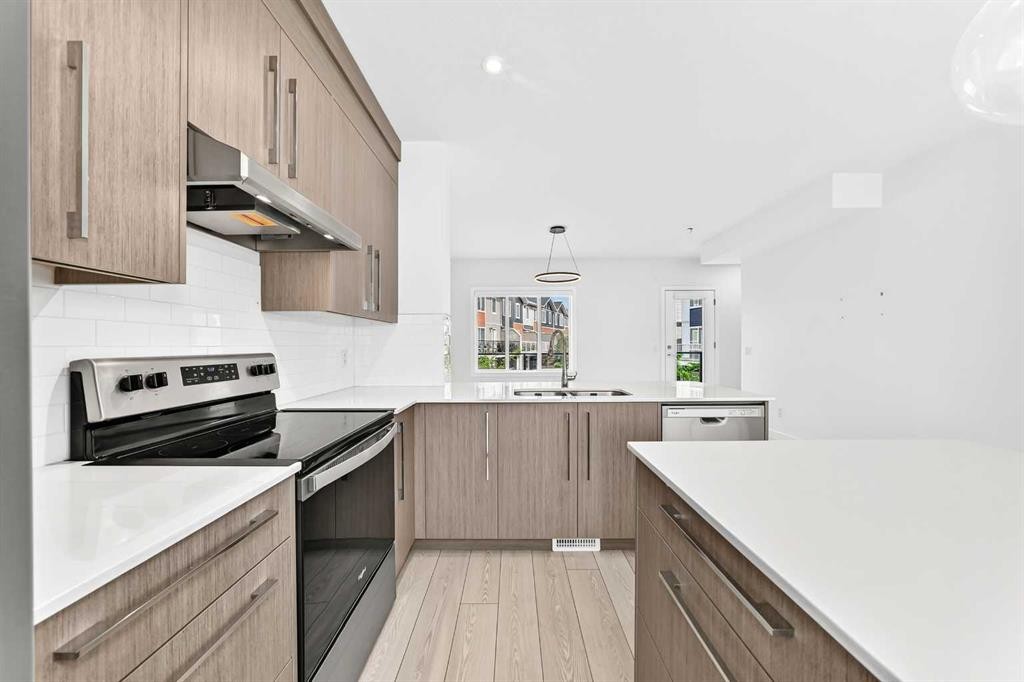 802-335 Creekside Boulevard Sw, Calgary, AB