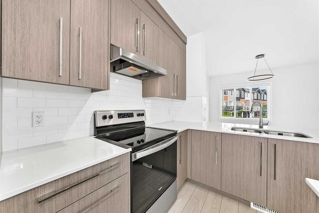 802-335 Creekside Boulevard Sw, Calgary, AB