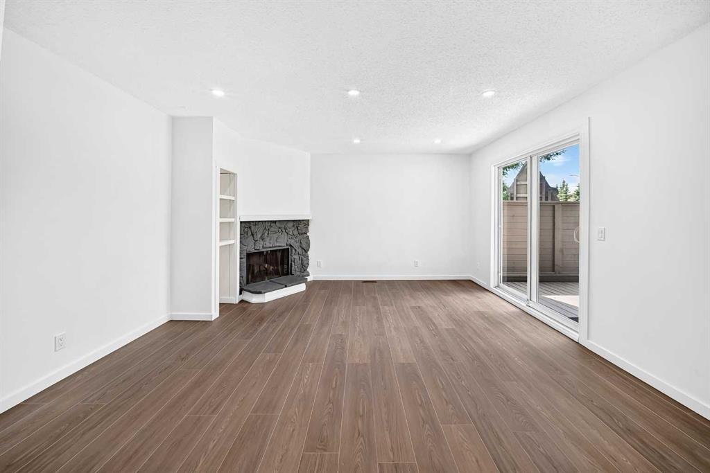 205-829 Coach Bluff Crescent Sw, Calgary, AB
