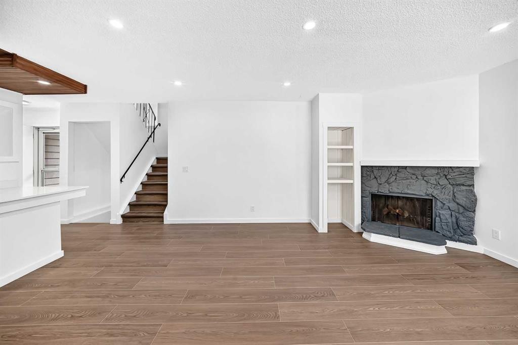 205-829 Coach Bluff Crescent Sw, Calgary, AB