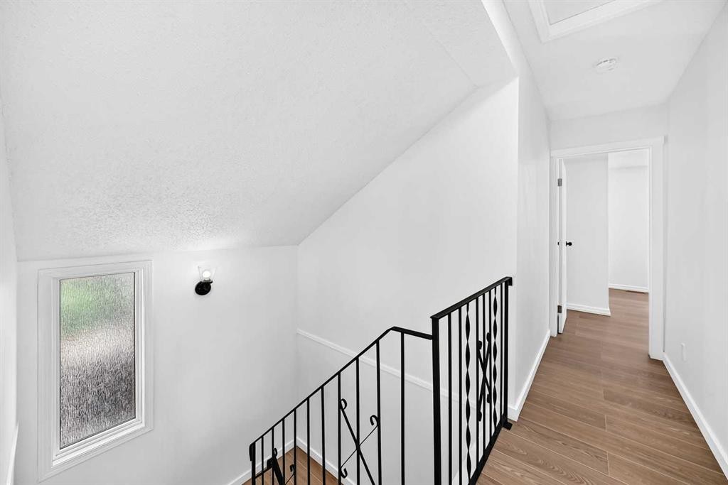 205-829 Coach Bluff Crescent Sw, Calgary, AB
