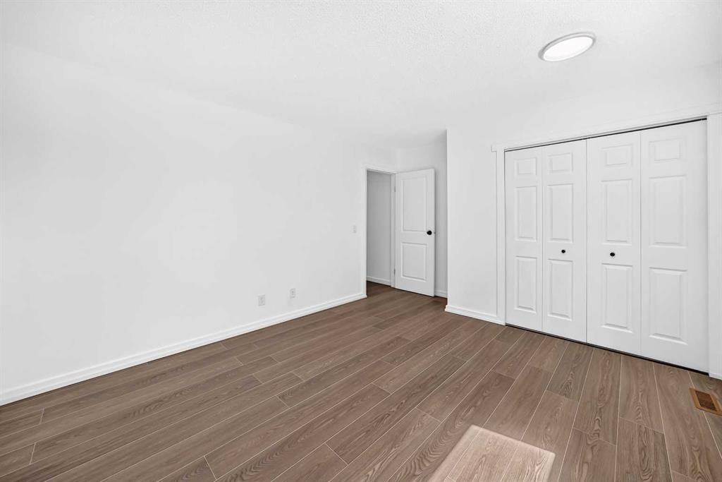 205-829 Coach Bluff Crescent Sw, Calgary, AB