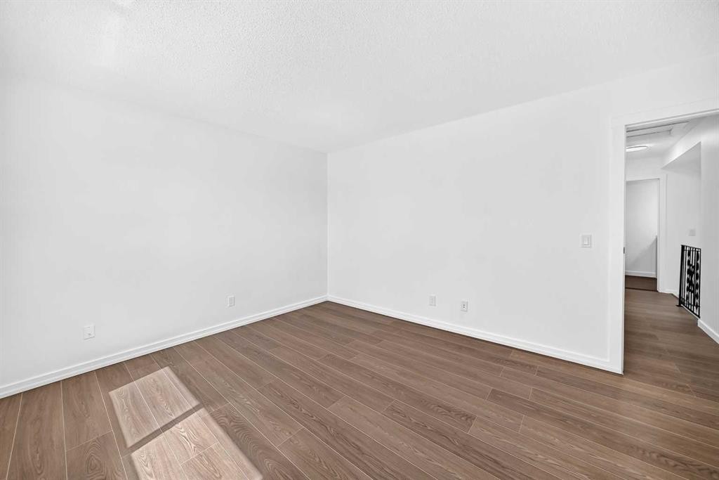 205-829 Coach Bluff Crescent Sw, Calgary, AB