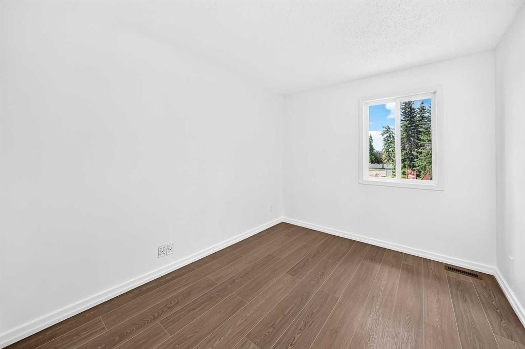 205-829 Coach Bluff Crescent Sw, Calgary, AB