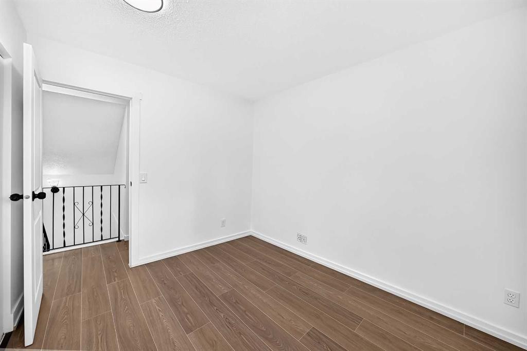 205-829 Coach Bluff Crescent Sw, Calgary, AB