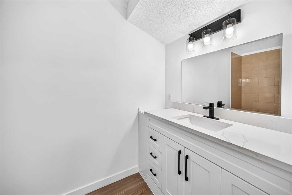 205-829 Coach Bluff Crescent Sw, Calgary, AB