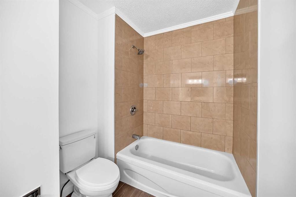 205-829 Coach Bluff Crescent Sw, Calgary, AB