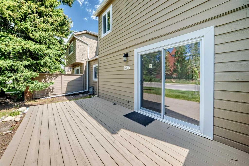 205-829 Coach Bluff Crescent Sw, Calgary, AB