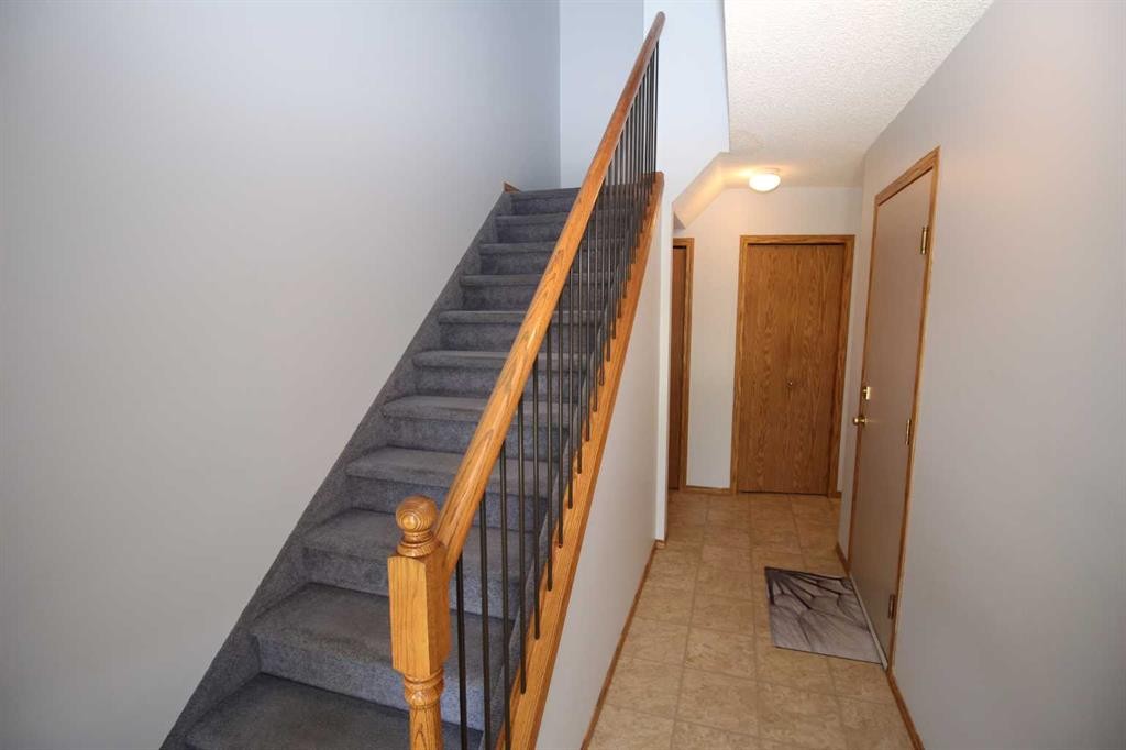 215 Millview Green Sw, Calgary, AB