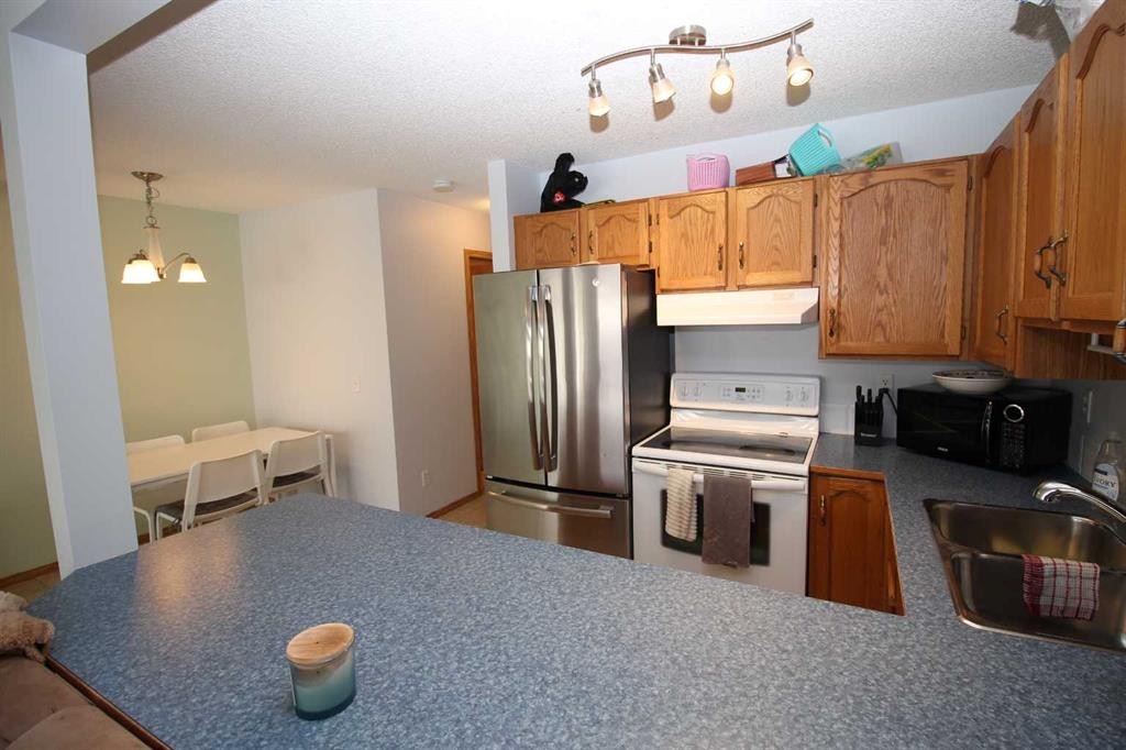 215 Millview Green Sw, Calgary, AB