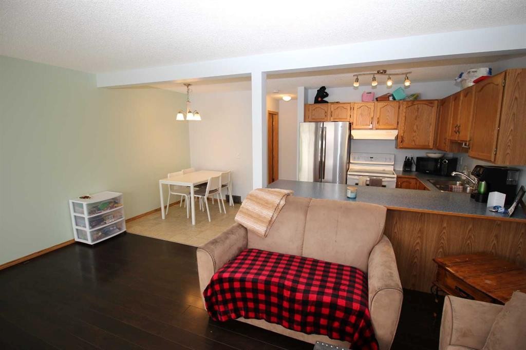 215 Millview Green Sw, Calgary, AB