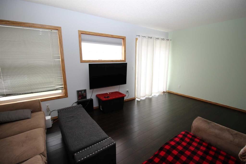 215 Millview Green Sw, Calgary, AB