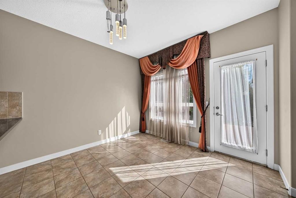 38 Everwoods Link Sw, Calgary, AB - Indoor Photo Showing Other Room