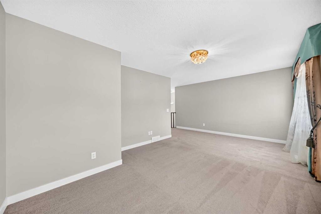 38 Everwoods Link Sw, Calgary, AB - Indoor Photo Showing Other Room