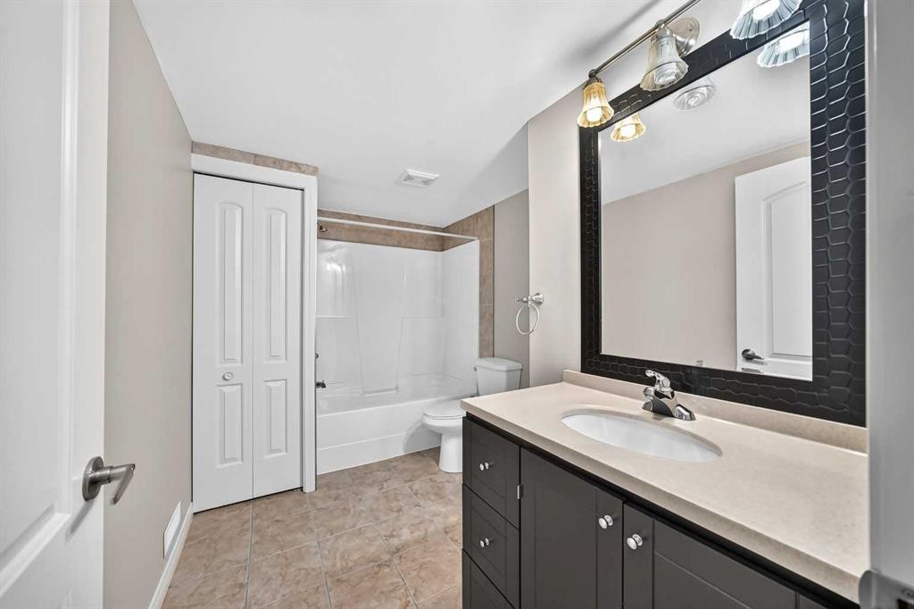 38 Everwoods Link Sw, Calgary, AB - Indoor Photo Showing Bathroom