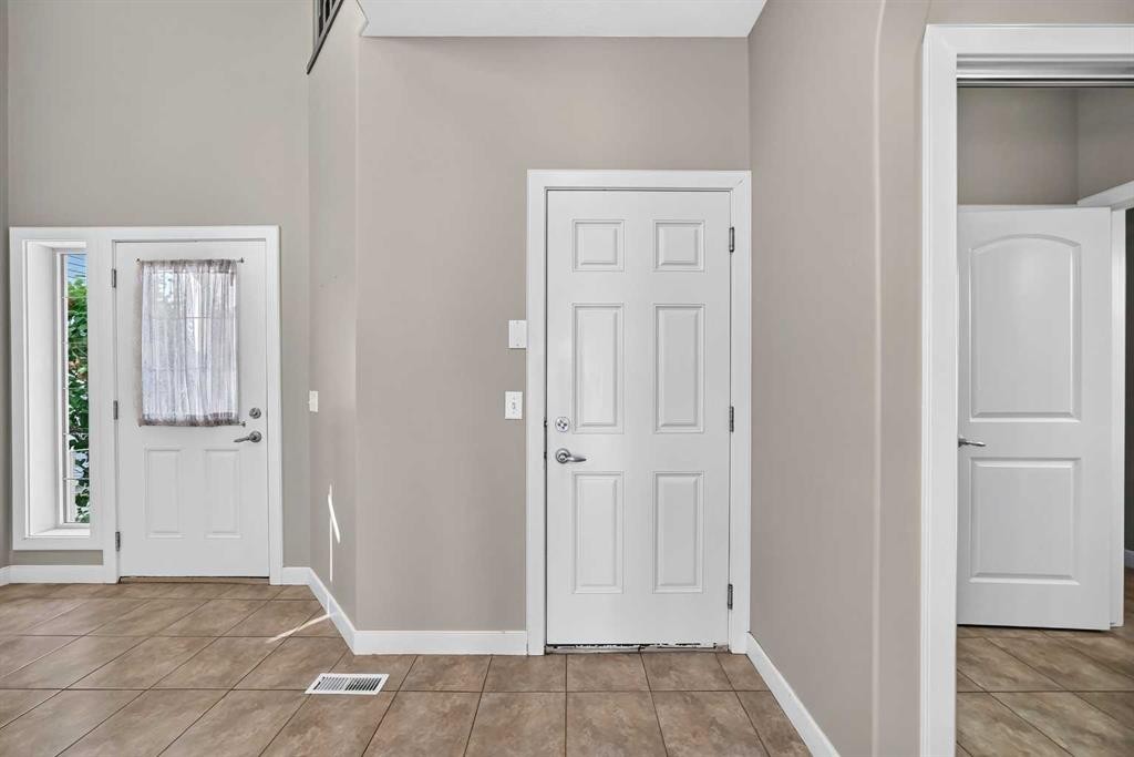 38 Everwoods Link Sw, Calgary, AB - Indoor Photo Showing Other Room