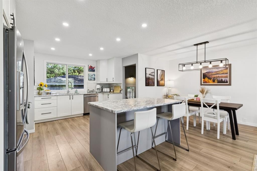 716 Cantree Road Sw, Calgary, AB - Indoor Photo Showing Kitchen With Upgraded Kitchen