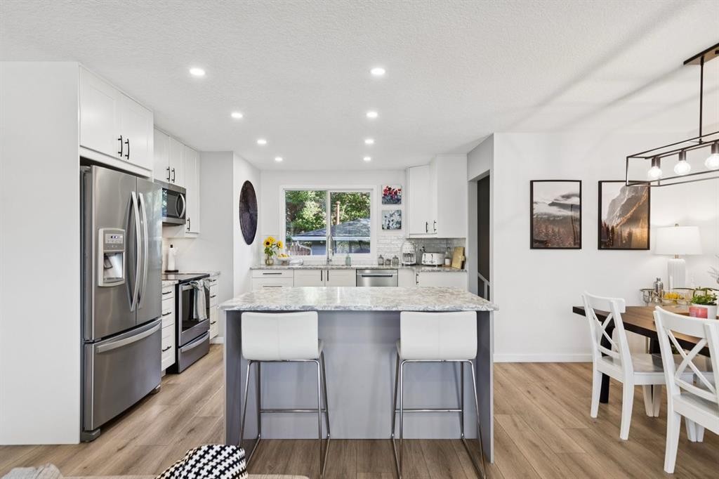 716 Cantree Road Sw, Calgary, AB - Indoor