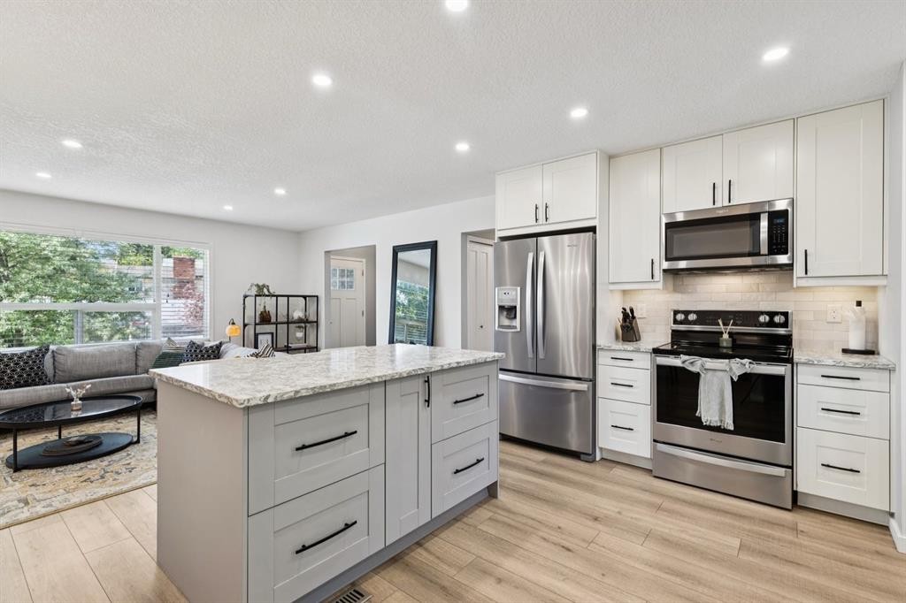 716 Cantree Road Sw, Calgary, AB - Indoor Photo Showing Kitchen With Stainless Steel Kitchen With Upgraded Kitchen