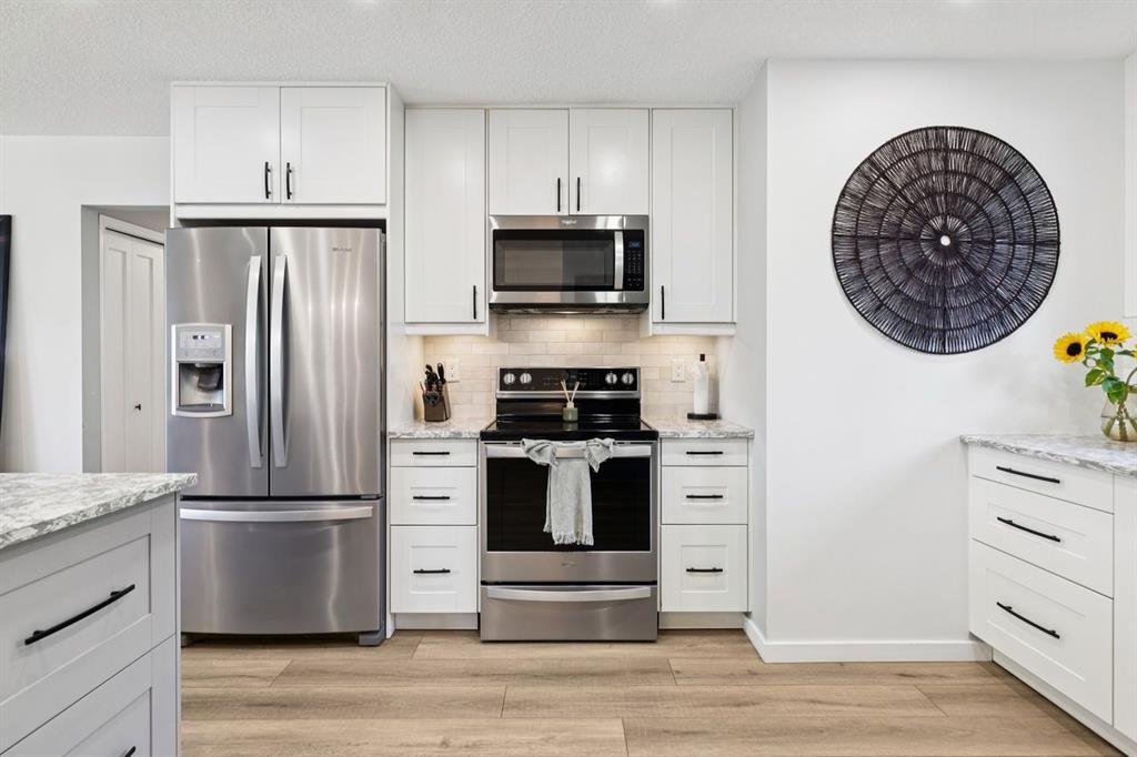 716 Cantree Road Sw, Calgary, AB - Indoor Photo Showing Kitchen With Stainless Steel Kitchen With Upgraded Kitchen