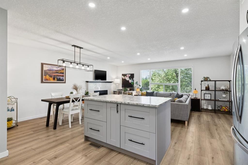 716 Cantree Road Sw, Calgary, AB - Indoor Photo Showing Kitchen With Upgraded Kitchen