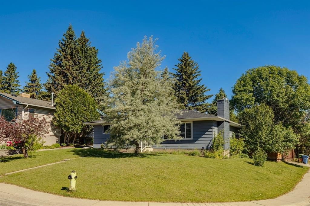 716 Cantree Road Sw, Calgary, AB - Outdoor