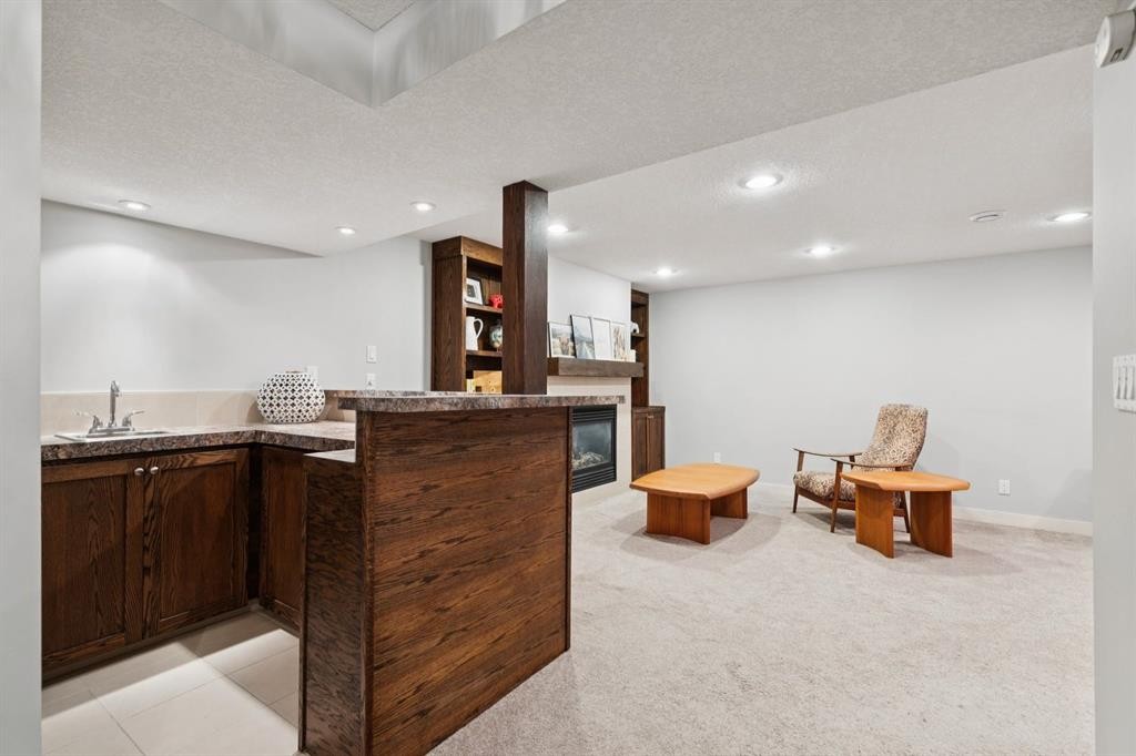 716 Cantree Road Sw, Calgary, AB - Indoor