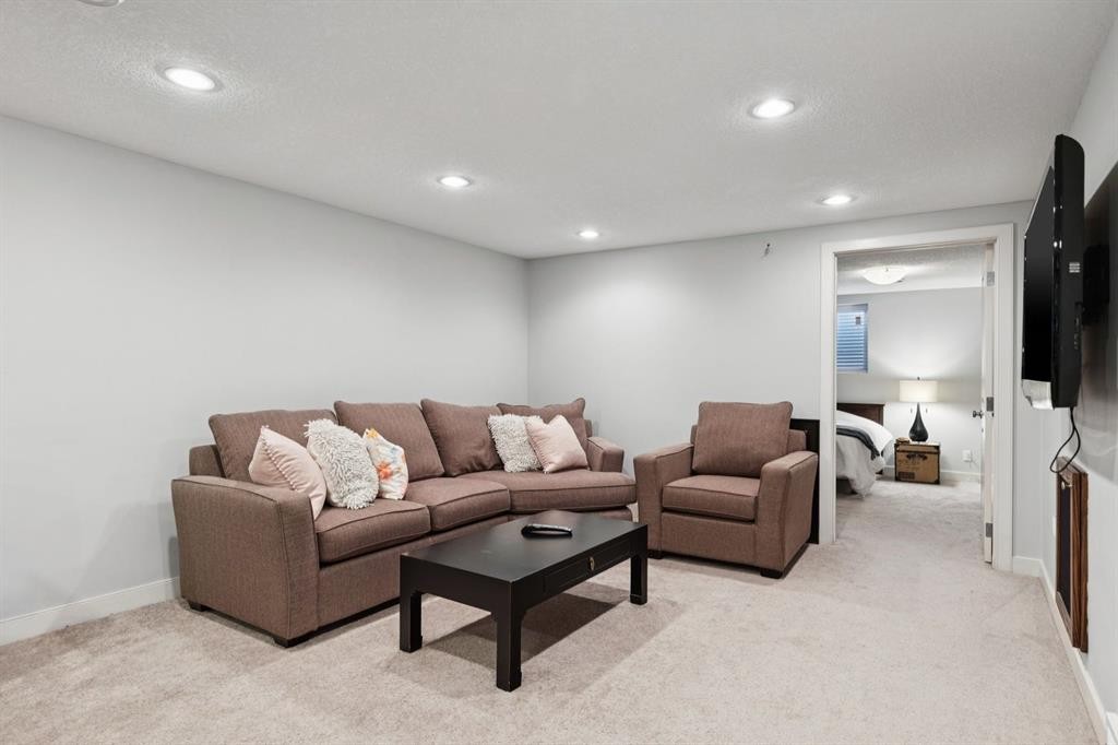 716 Cantree Road Sw, Calgary, AB - Indoor