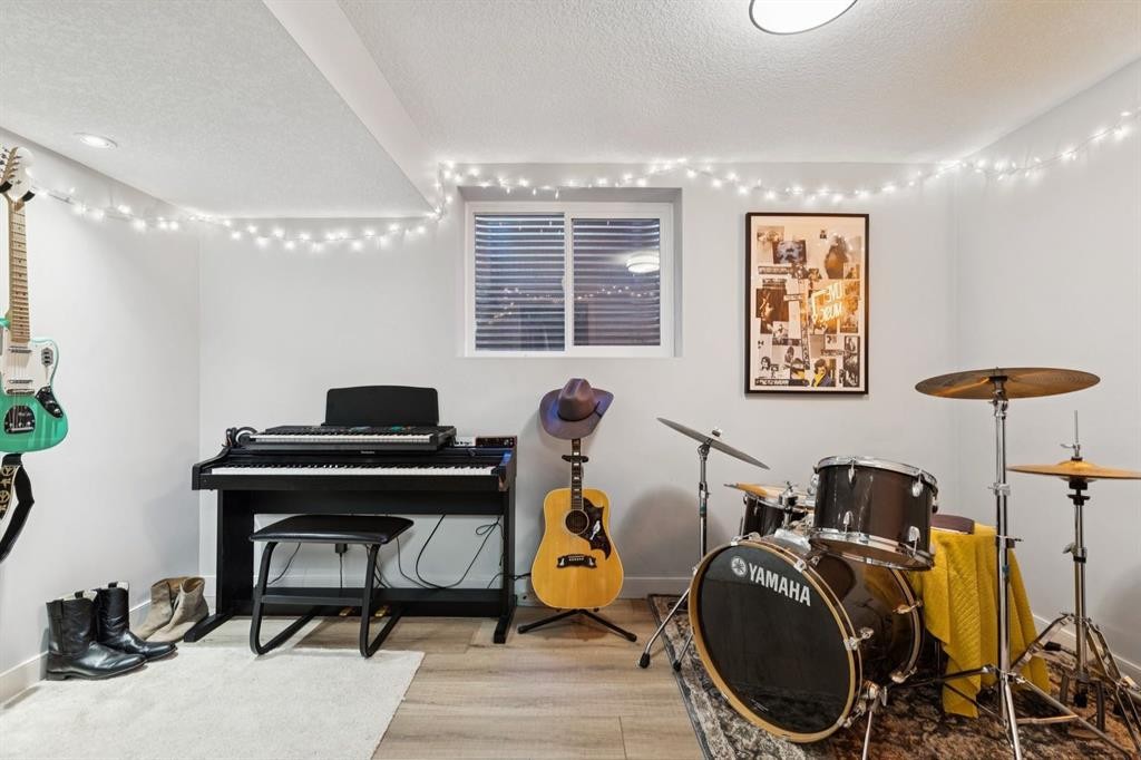 716 Cantree Road Sw, Calgary, AB - Indoor