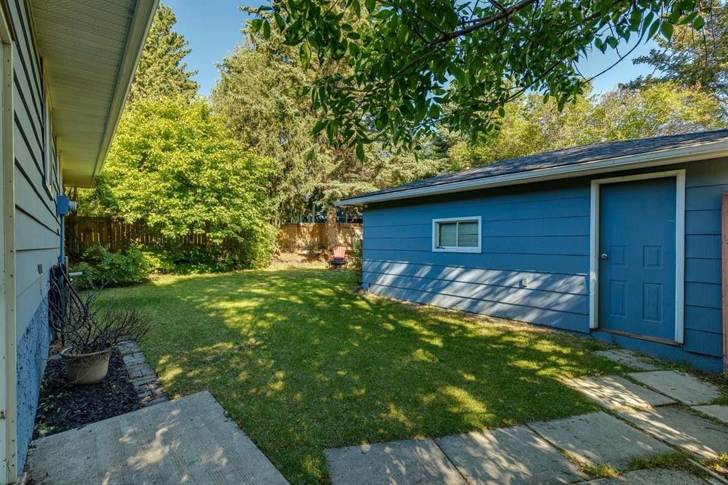716 Cantree Road Sw, Calgary, AB - Outdoor