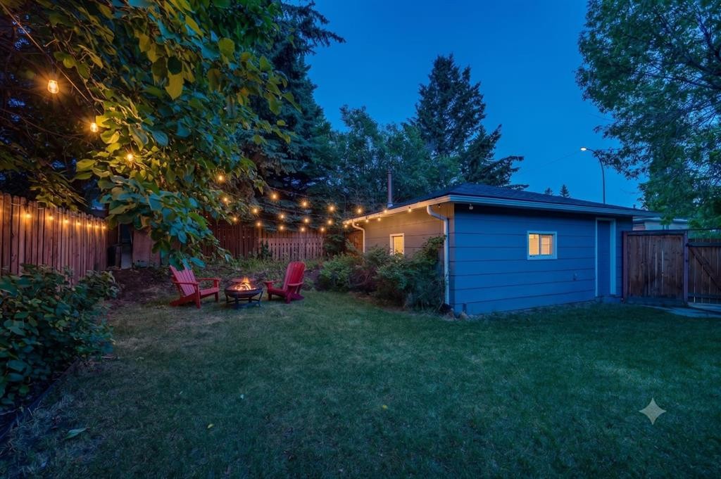716 Cantree Road Sw, Calgary, AB - Outdoor