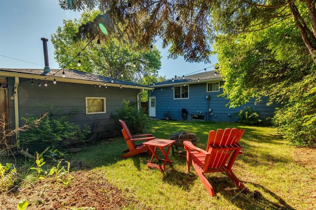 716 Cantree Road Sw, Calgary, AB - Outdoor