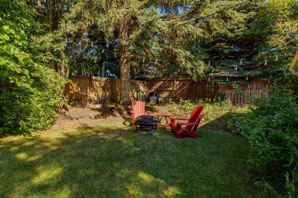 716 Cantree Road Sw, Calgary, AB - Outdoor