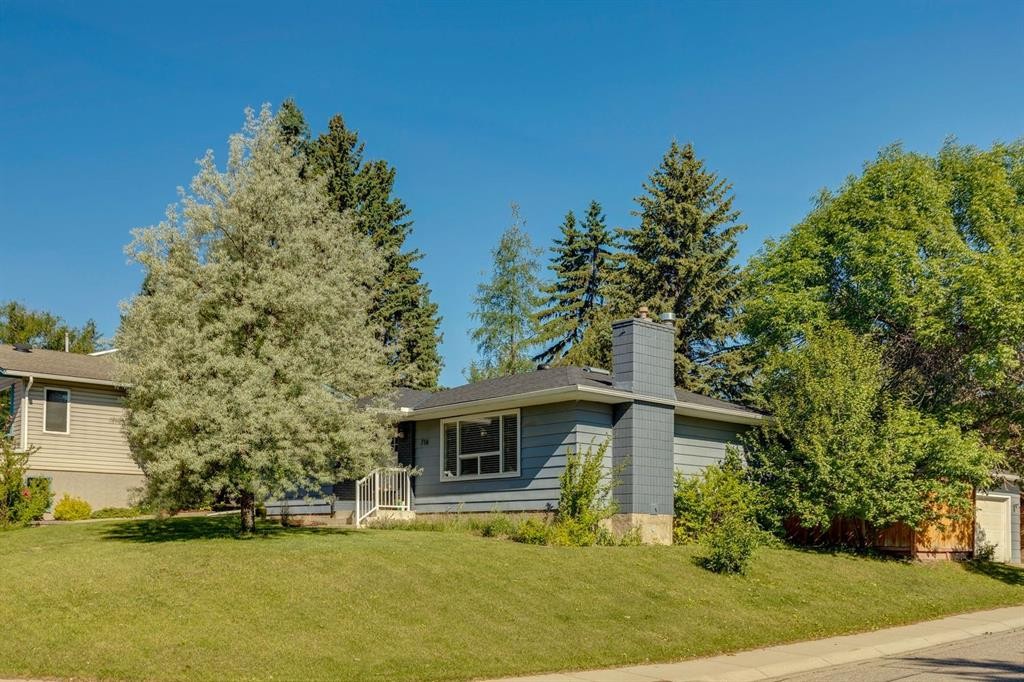 716 Cantree Road Sw, Calgary, AB - Outdoor