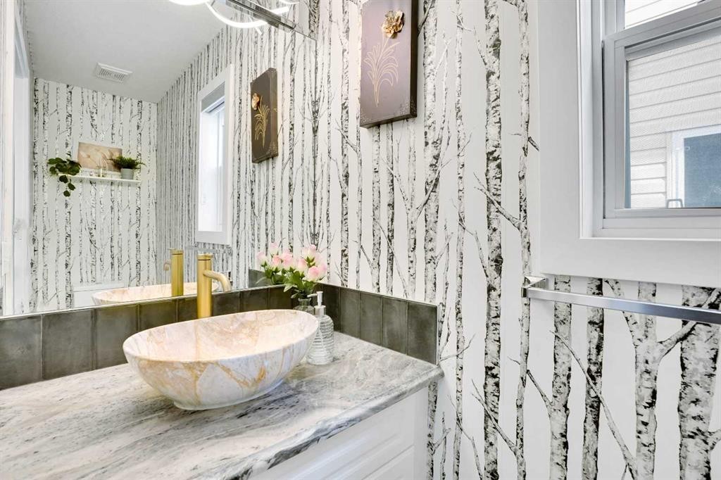 151 Saddlehorn Close Ne, Calgary, AB - Indoor Photo Showing Bathroom
