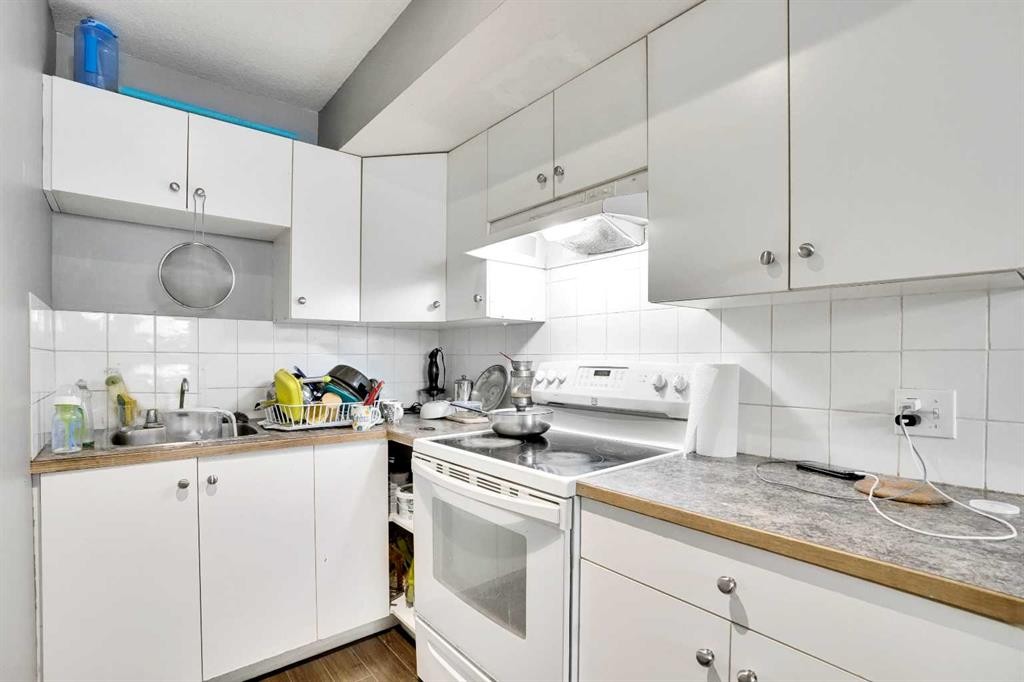151 Saddlehorn Close Ne, Calgary, AB - Indoor Photo Showing Kitchen