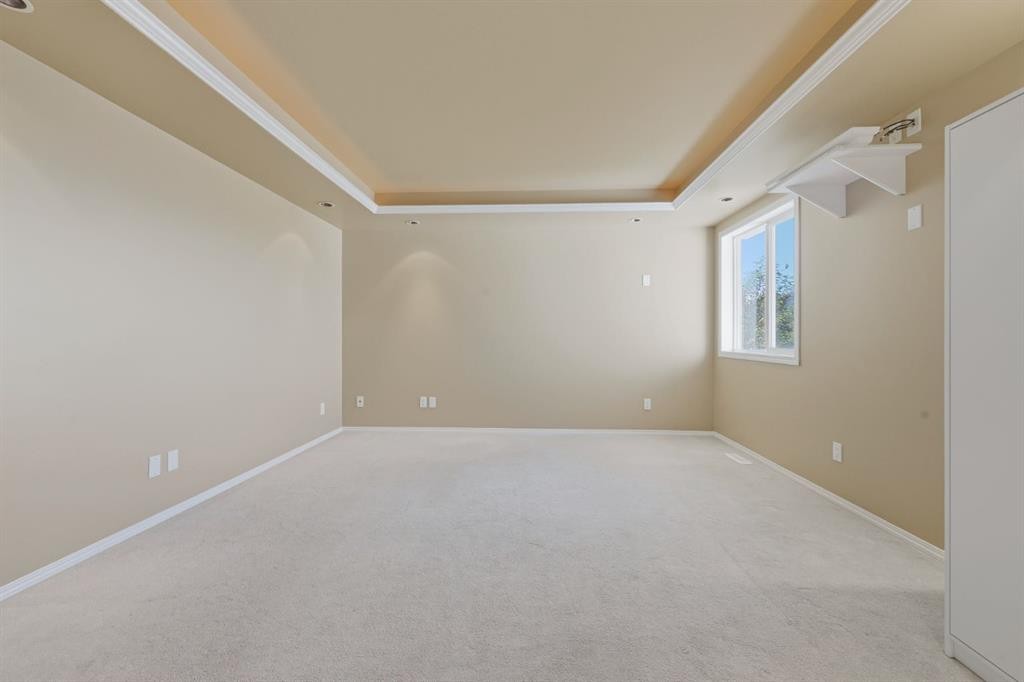 4 Everglen Grove Sw, Calgary, AB - Indoor Photo Showing Other Room