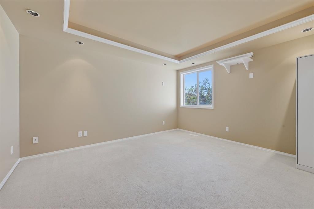 4 Everglen Grove Sw, Calgary, AB - Indoor Photo Showing Other Room